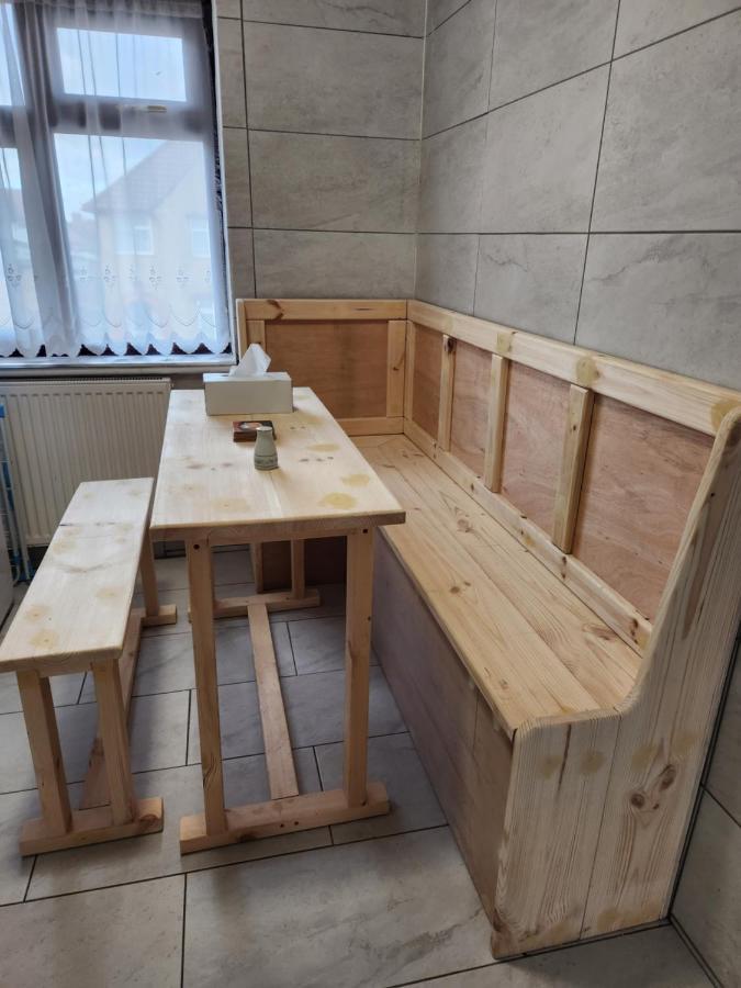 12 Minutes To Central London Kings Cross, 6 Minutes Walks To The Train Station - Free Parking 3 Bed 2 Bath Fully Refurbished Flat No Party Or Gathering Allowed Exterior photo